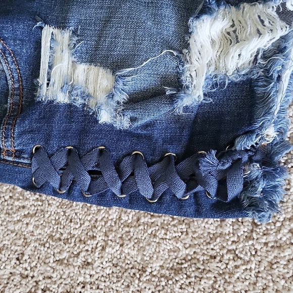 Side lace up jean shorts - Picture 3 of 5